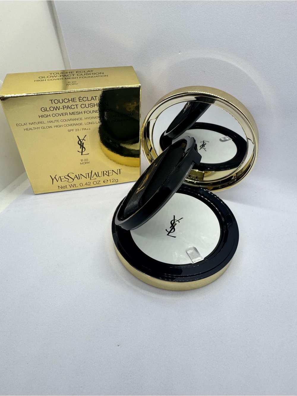 Yves Saint Laurent Quilted Pink & Gold Glow-Pact Cushion Compact - Picture 2 of 5